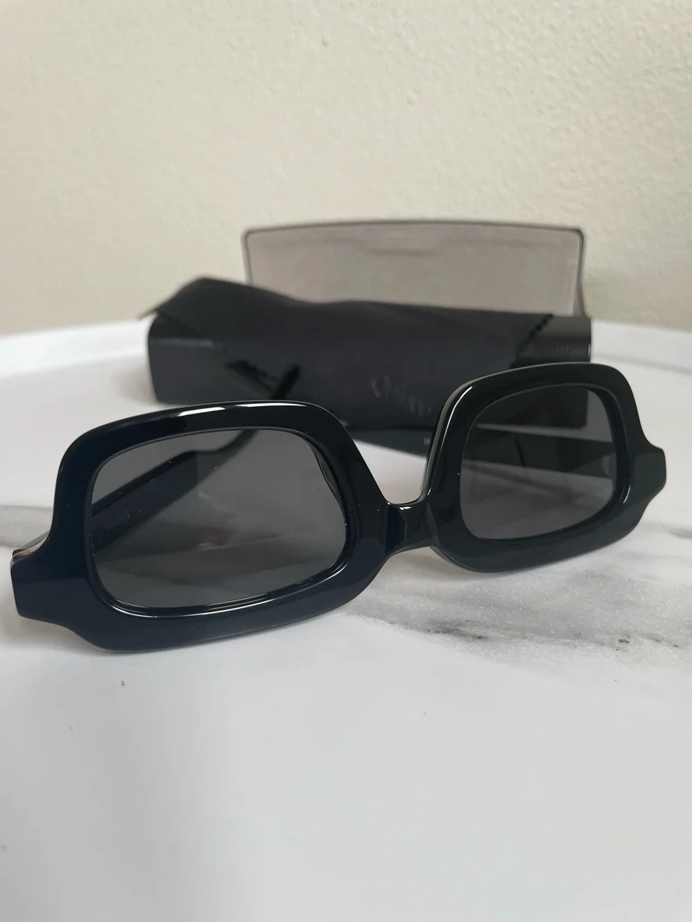 Quince Fiji Black Polarized Acetate Sunglasses Case and Cloth NWOT